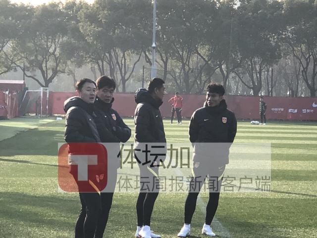 新球体育官网-孙继海向国足报到 泰山海港球员归队加入分组开练