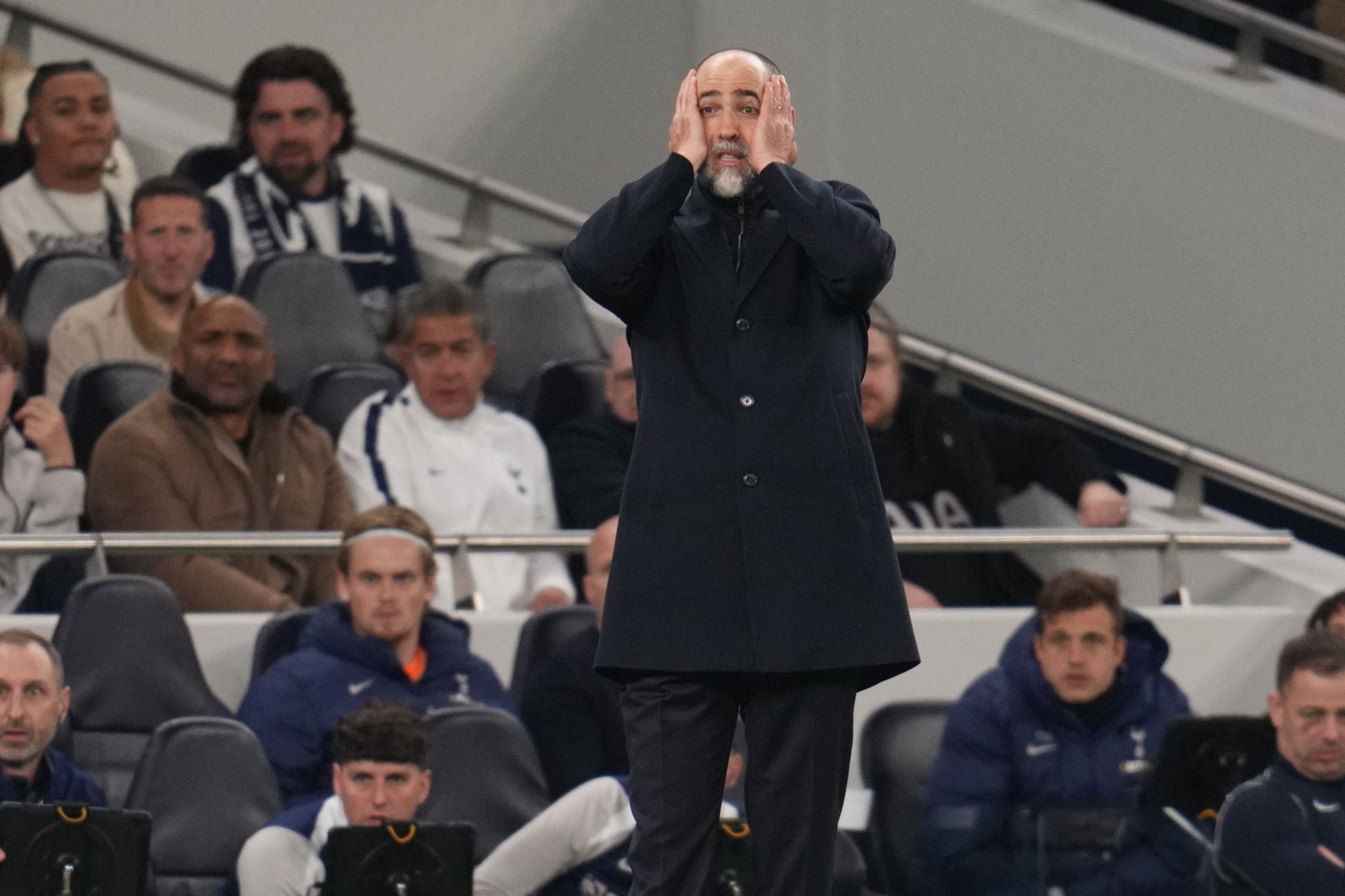 新球体育比分网-邮报谈热刺困境:转会决策失误致阵容有大缺陷、培养年轻球员不足