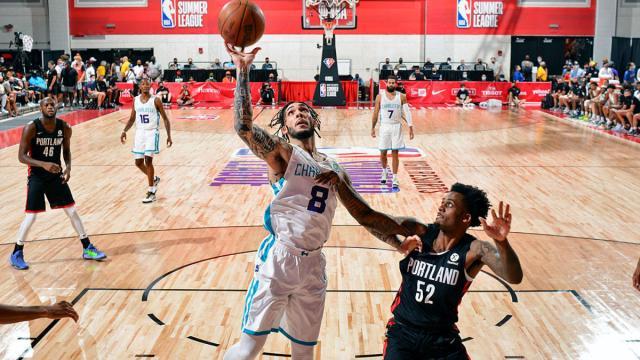 新球体育比分网-二球:在中国偷窃一事不会困扰我 一直相信能打NBA